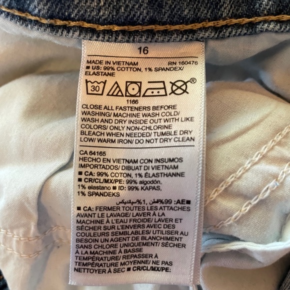 Old Navy Boyfriend Mid-Rise Ripped Jeans size 16 - Picture 4 of 9